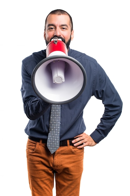 Foto grátis homem gritando por megafone