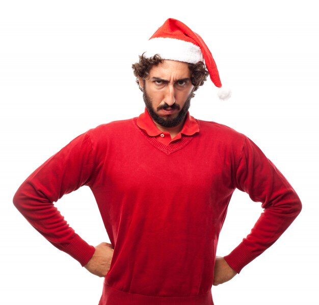 Homem irritado com chapéu de Santa