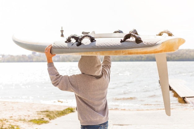 Homem jovem, com, kitesurf, tábua