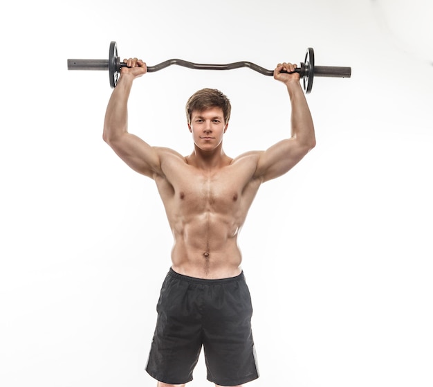 Foto grátis homem musculoso sem camisa com barra. isolado no fundo branco.