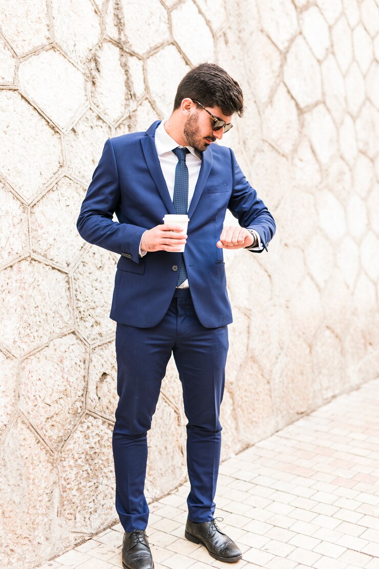 Foto grátis homem negócio, olhar, seu, relógio