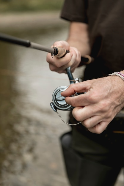 Foto grátis homem, pesca, em, a, rio