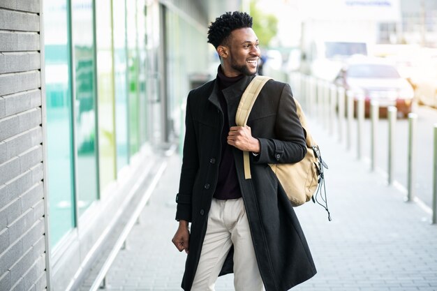 Homem pessoa feliz africano americano