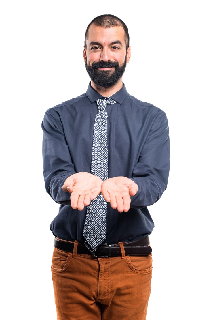 Foto grátis homem segurando algo