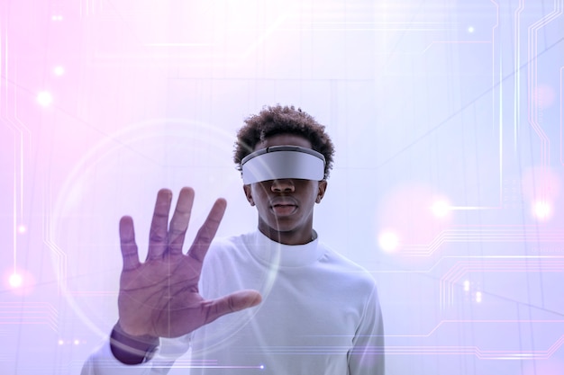 Foto grátis homem usando óculos inteligentes tocando uma tela virtual remix de tecnologia futurística digital