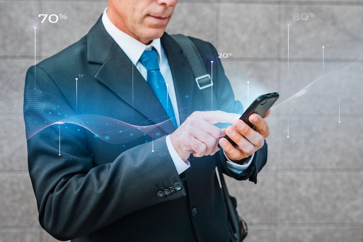 Foto grátis homem usando um smartphone para trabalhar e se conectar com outras pessoas