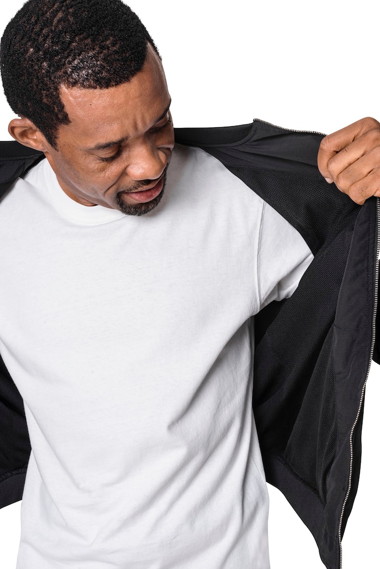 Foto grátis homem vestindo camiseta branca mínima