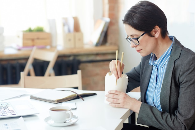 Hora do almoço no escritório