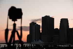 Foto grátis horizonte da cidade de nova york com câmera desfocada