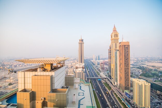 Horizonte de Dubai na hora do pôr do sol, Emirados Árabes Unidos