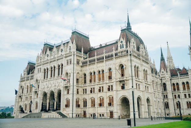Hungria, budapeste - novembro de 2021 - belo parlamento de budapeste. foto de alta qualidade