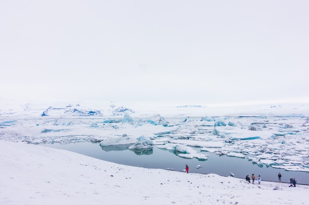 Icebergs em Glacier Lagoon, na Islândia.