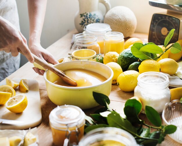 Ideia da receita da fotografia do alimento da coalhada de limão
