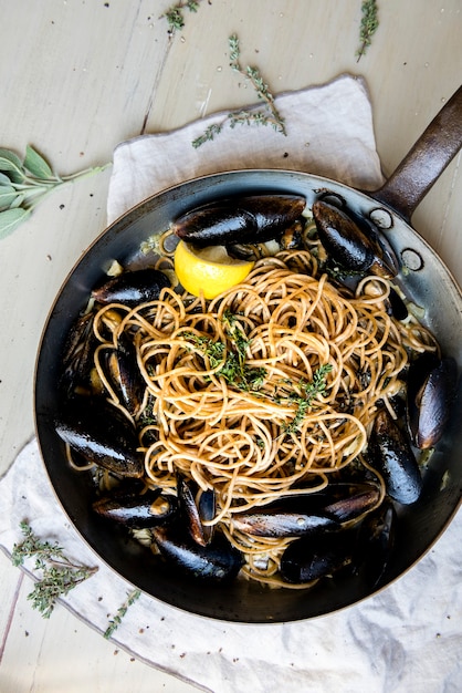 Foto grátis ideia de receita de fotografia de comida de espaguete caseiro