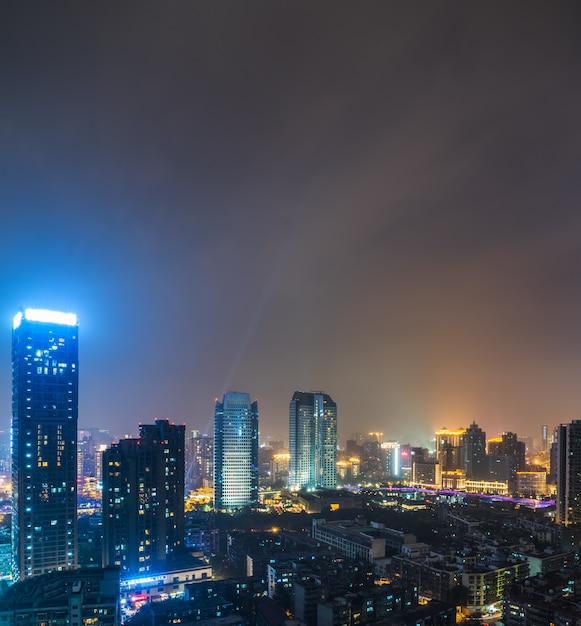 Iluminado, modernos, edifícios, noturna