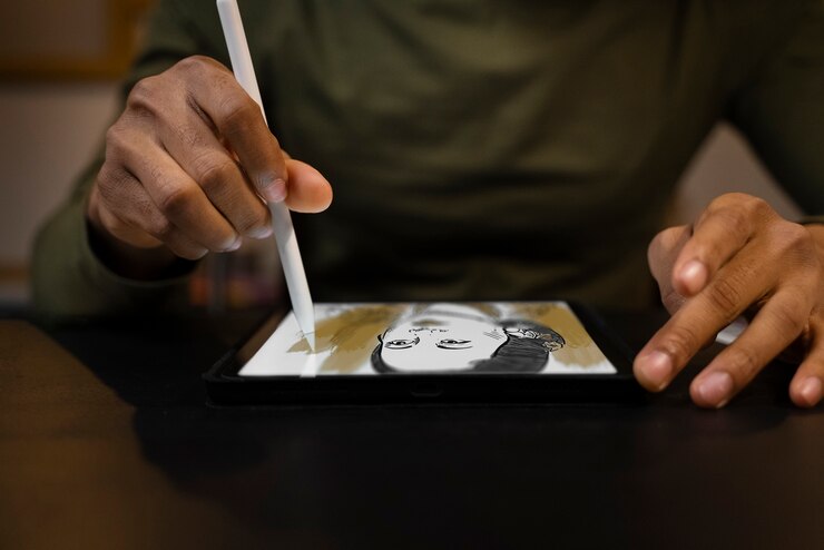 Foto grátis ilustrador de vista frontal desenhando no tablet