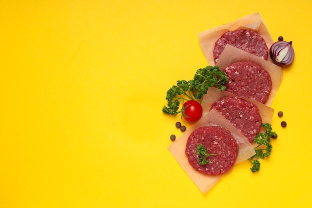 Ingrediente para cozinhar carne moída grelhada