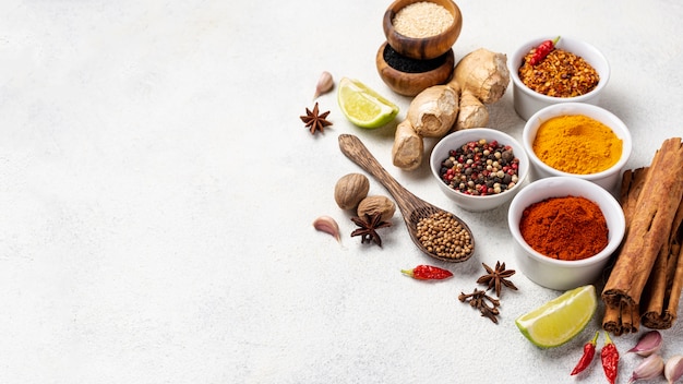 Foto grátis ingredientes de comida asiática de alto ângulo com espaço de cópia