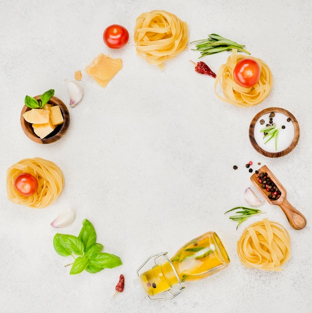 Foto grátis ingredientes de comida italiana na mesa