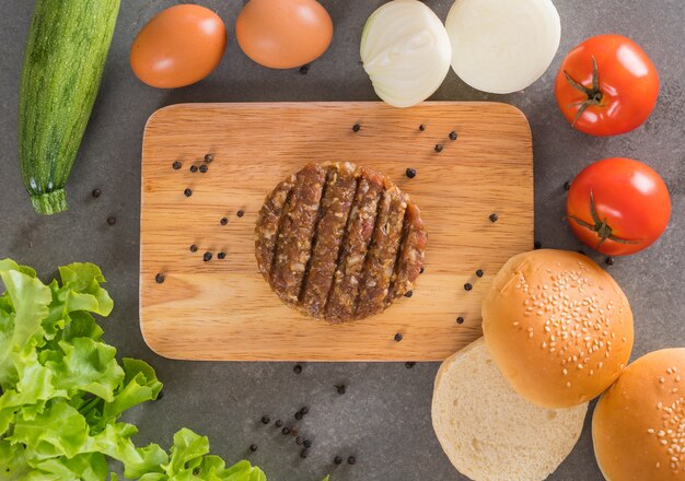 Foto grátis ingredientes de hambúrguer