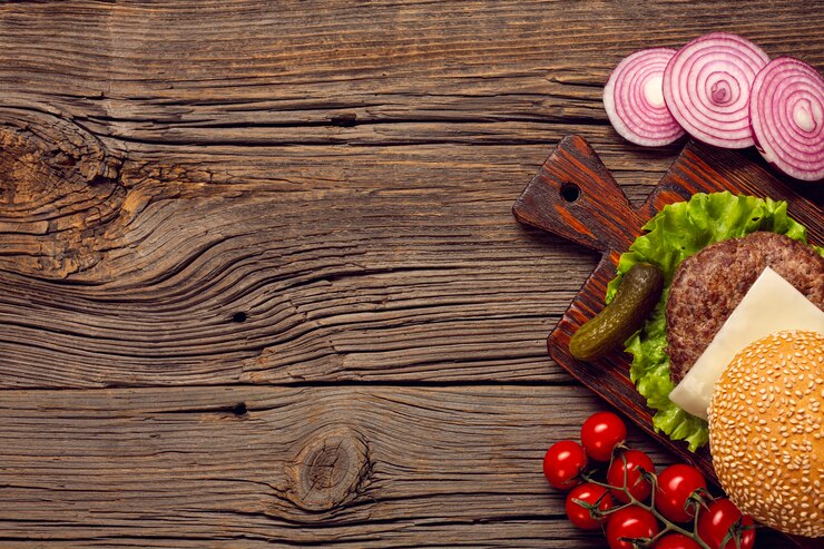 Foto grátis ingredientes de hambúrgueres plana leigos na mesa de madeira