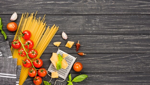 Ingredientes do espaço da cópia para espaguete