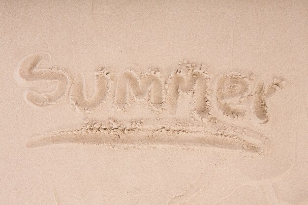 Inscrição no verão areia molhada