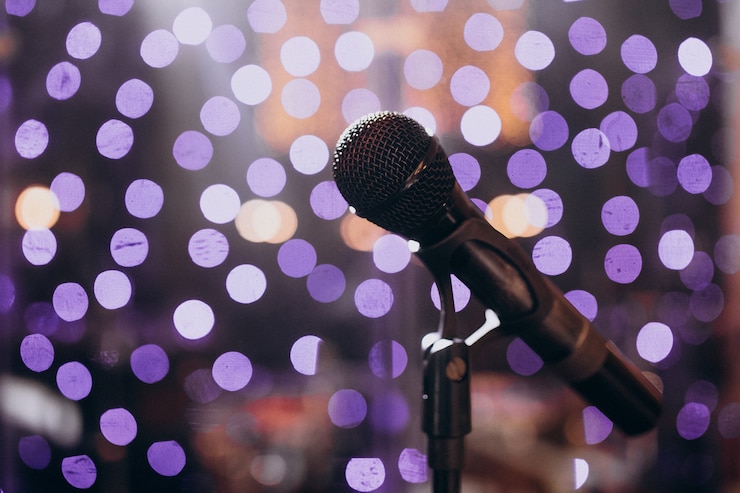 Foto grátis instrumentos musicais isolados numa noite de festa