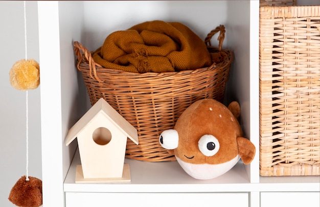 Interior da decoração do quarto infantil com brinquedos