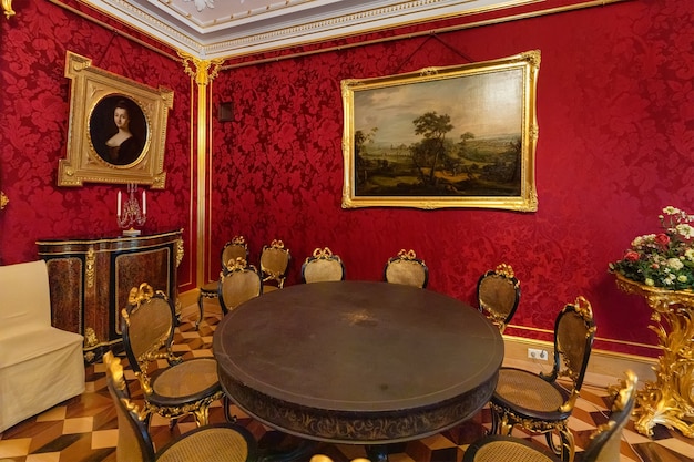 Interior do palácio oranienbaum o grande palácio menshikov 1710 em oranienbaum Foto Premium