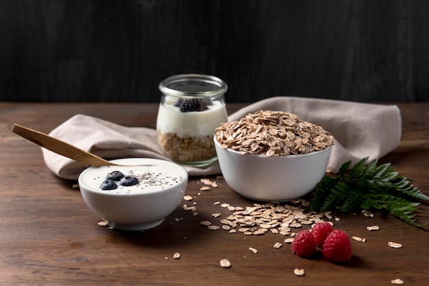 Iogurte com granola e amora