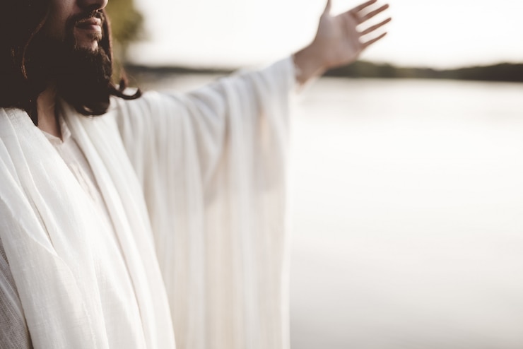 Foto grátis jesus cristo com as mãos para cima