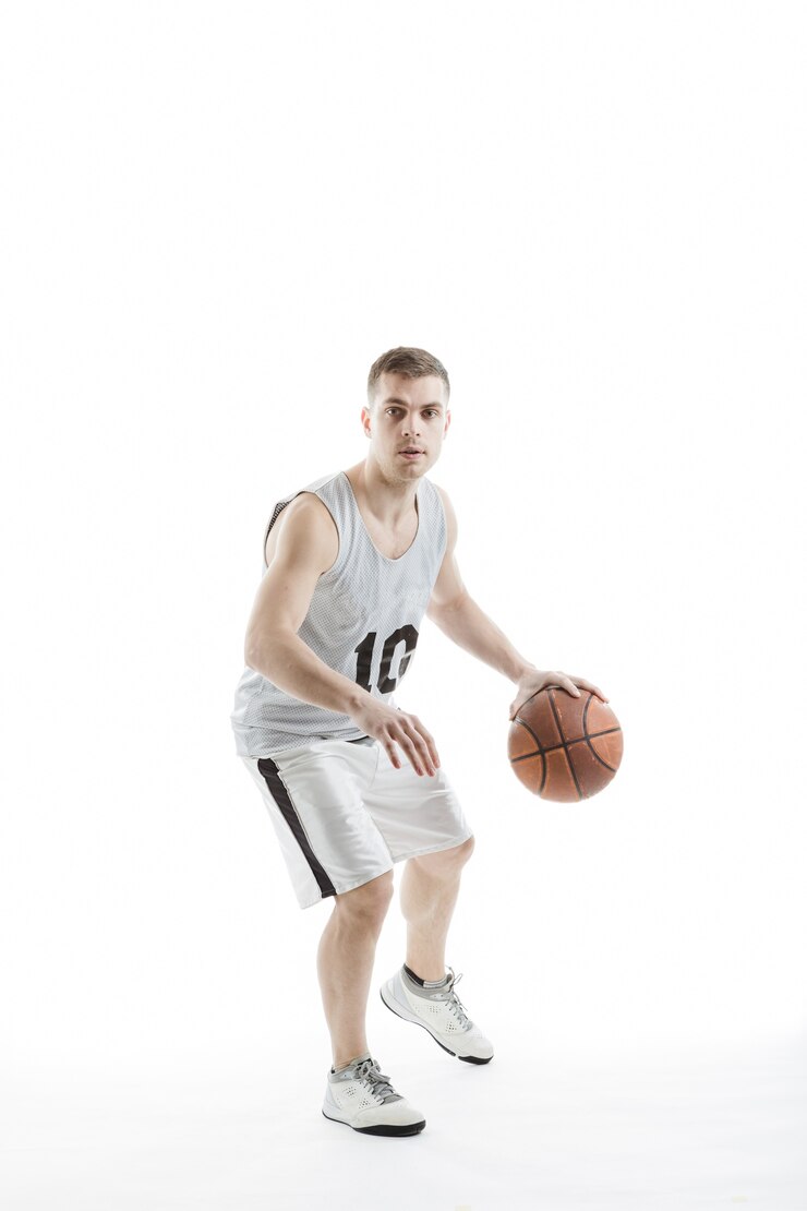 Foto grátis jogador de basquete com uma bola
