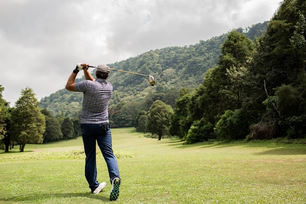 Jogador de golfe profissional. bali. indonésia.