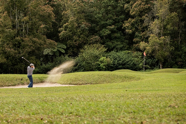 Foto grátis jogador de golfe profissional. bali. indonésia.