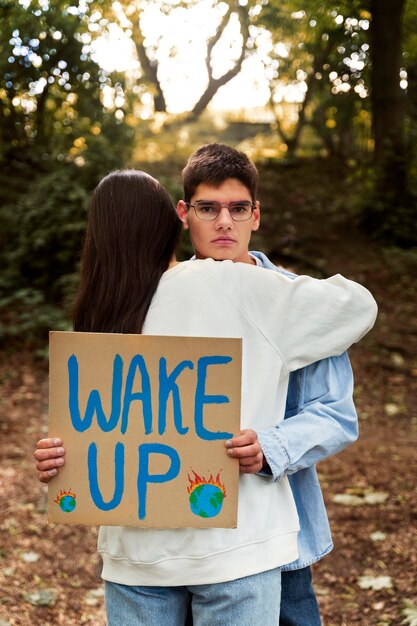 Foto grátis jovem ativista em ação