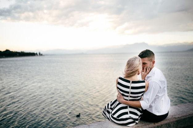 Foto grátis jovem casal . o amor é