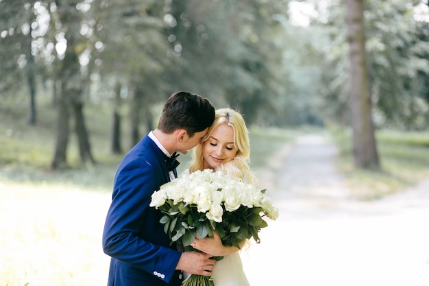 Jovem casal . o amor é