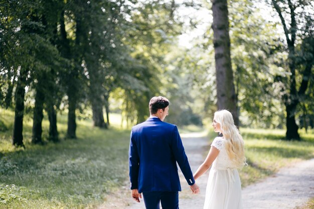 Jovem casal . O amor é