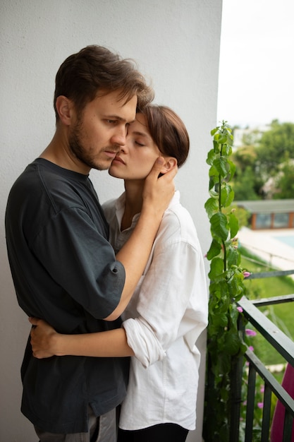 Jovem casal sofrendo de std