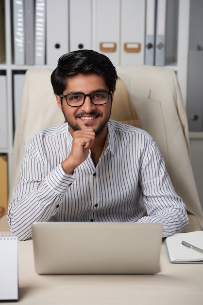 Foto grátis jovem empreendedor