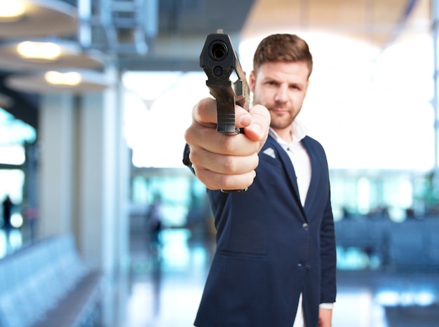 Foto grátis jovem empresário expressão de raiva