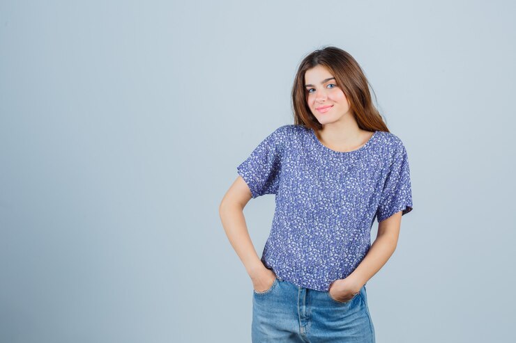 Foto grátis jovem expressiva posando no estúdio
