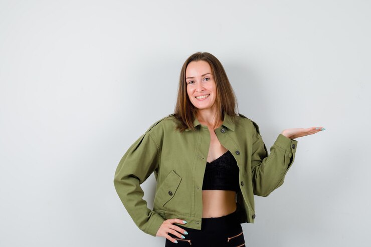 Foto grátis jovem expressiva posando no estúdio