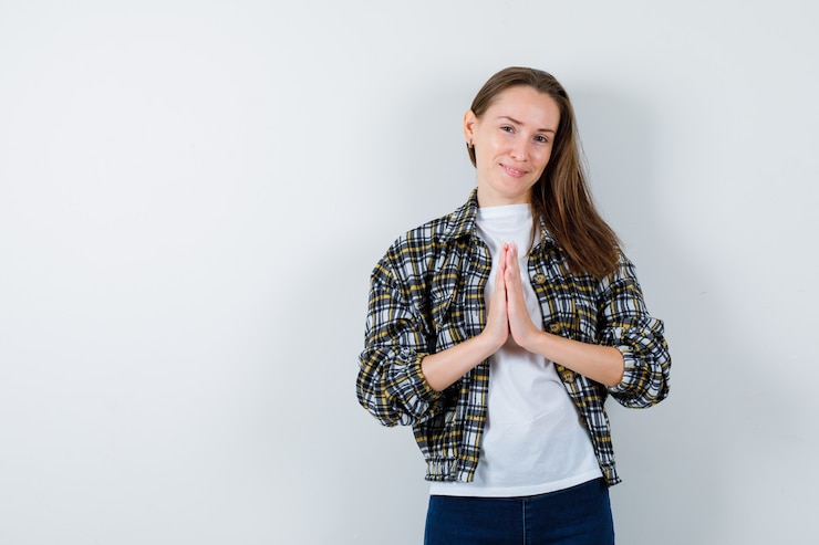 Foto grátis jovem expressiva posando