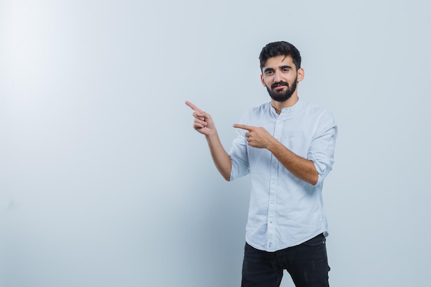 Jovem expressivo posando no estúdio