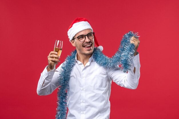 Foto grátis jovem expressivo posando para o natal