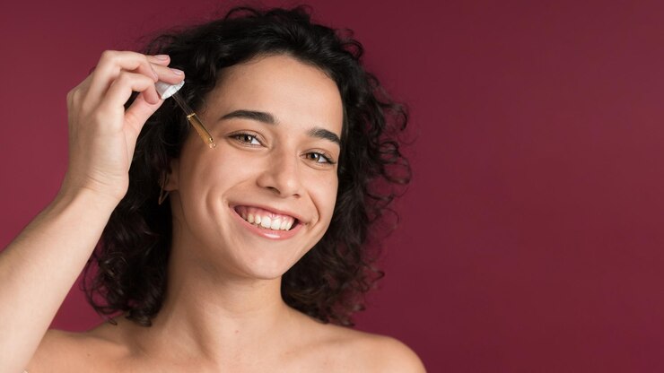 Foto grátis jovem fazendo cuidados com a pele