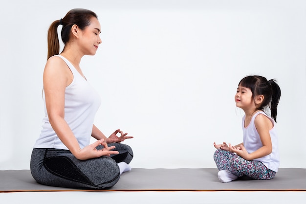 Jovem, mãe, treinamento, encantador, filha, com, ioga