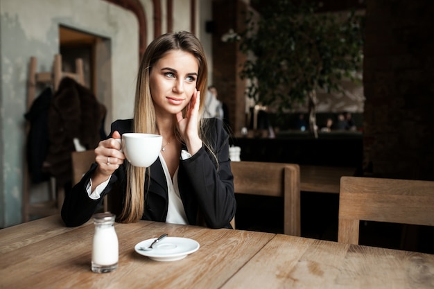 Jovem, mulher, estilo de vida, tablet, loja